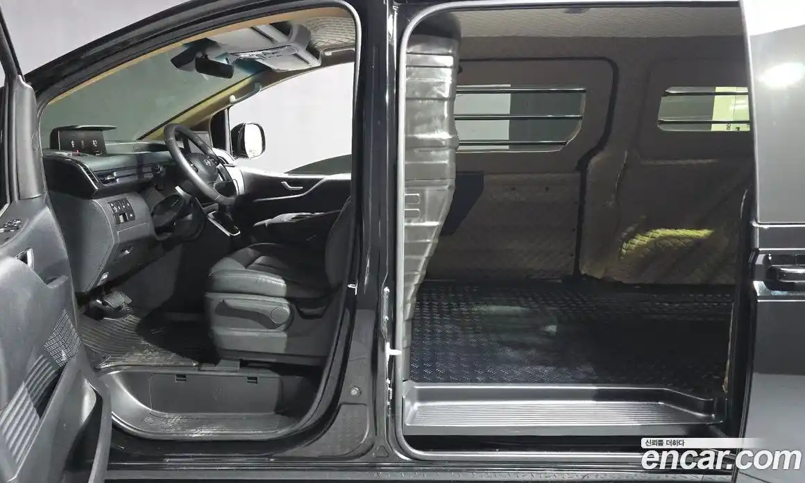 Hyundai Staria 2024 2.2 автомат (гидро), фото 13
