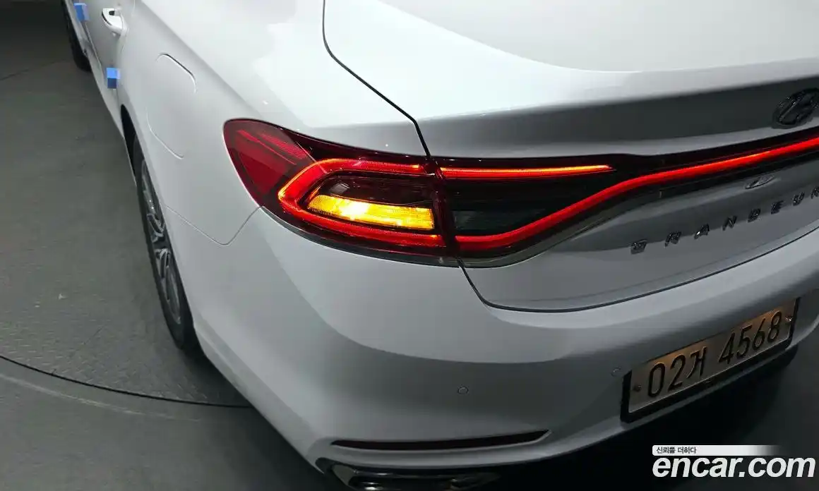 Hyundai Grandeur 2017 2.4 автомат (гидро), фото 9