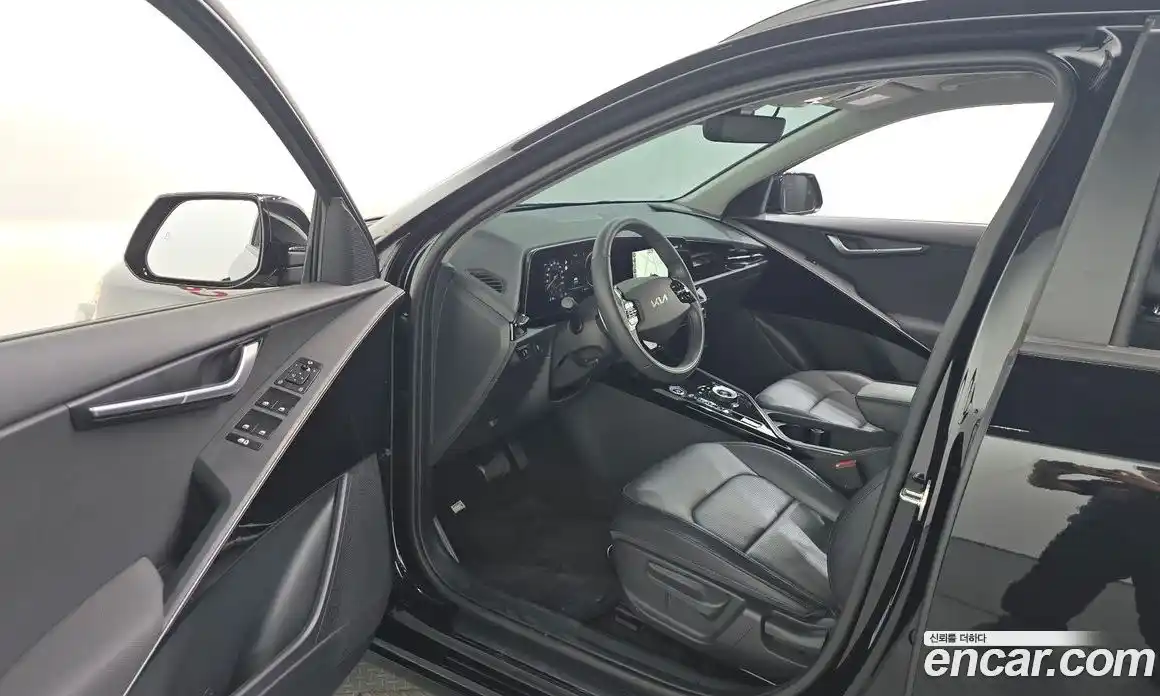 Kia Niro 2023 0.2 автомат (гидро), фото 13