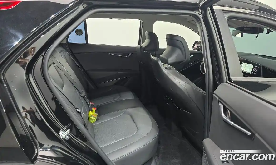 Kia Niro 2023 0.2 автомат (гидро), фото 17