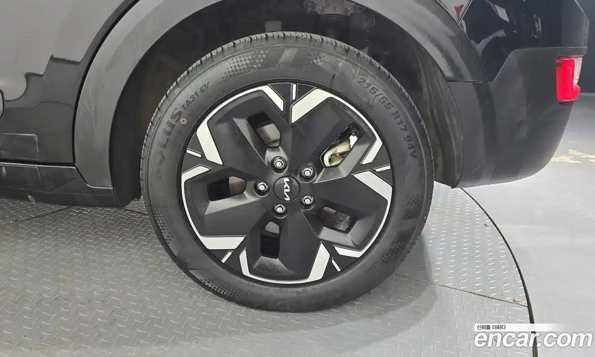 Kia Niro 2023 0.2 автомат (гидро), фото 7