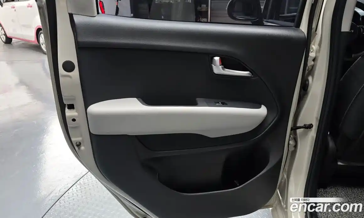 Kia Ray 2023 1.0 автомат (гидро), фото 15