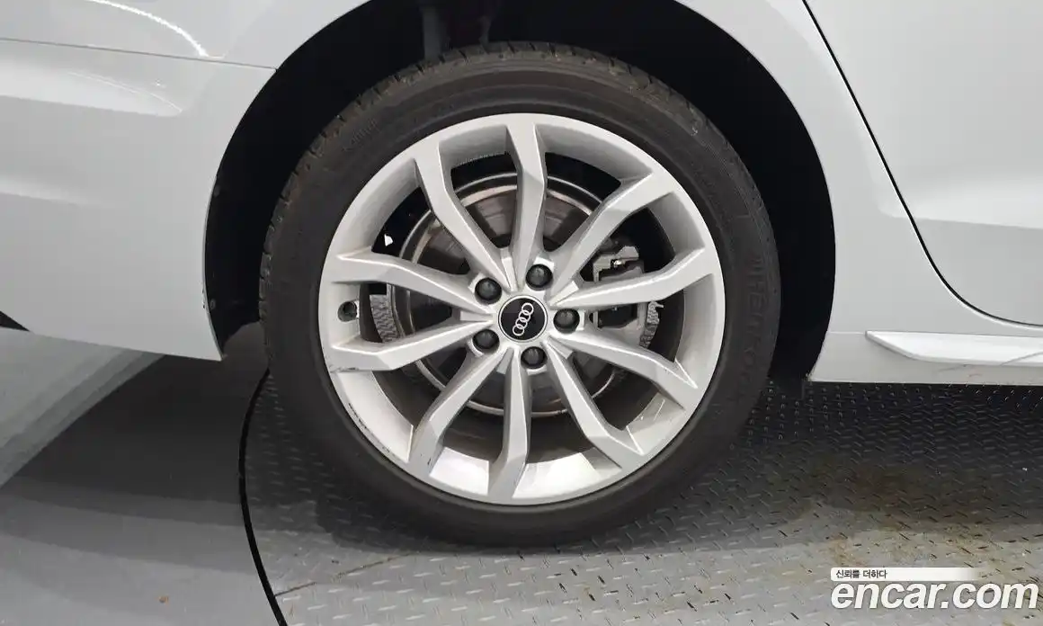 Audi A4 2022 2.0 автомат (гидро), фото 5