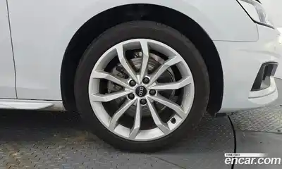 Audi A4 2022 2.0 автомат (гидро), миниатюра 7
