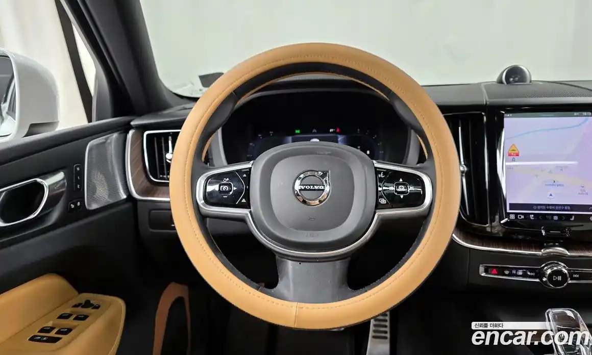 Volvo XC60 2022 2.0 автомат (гидро), фото 19