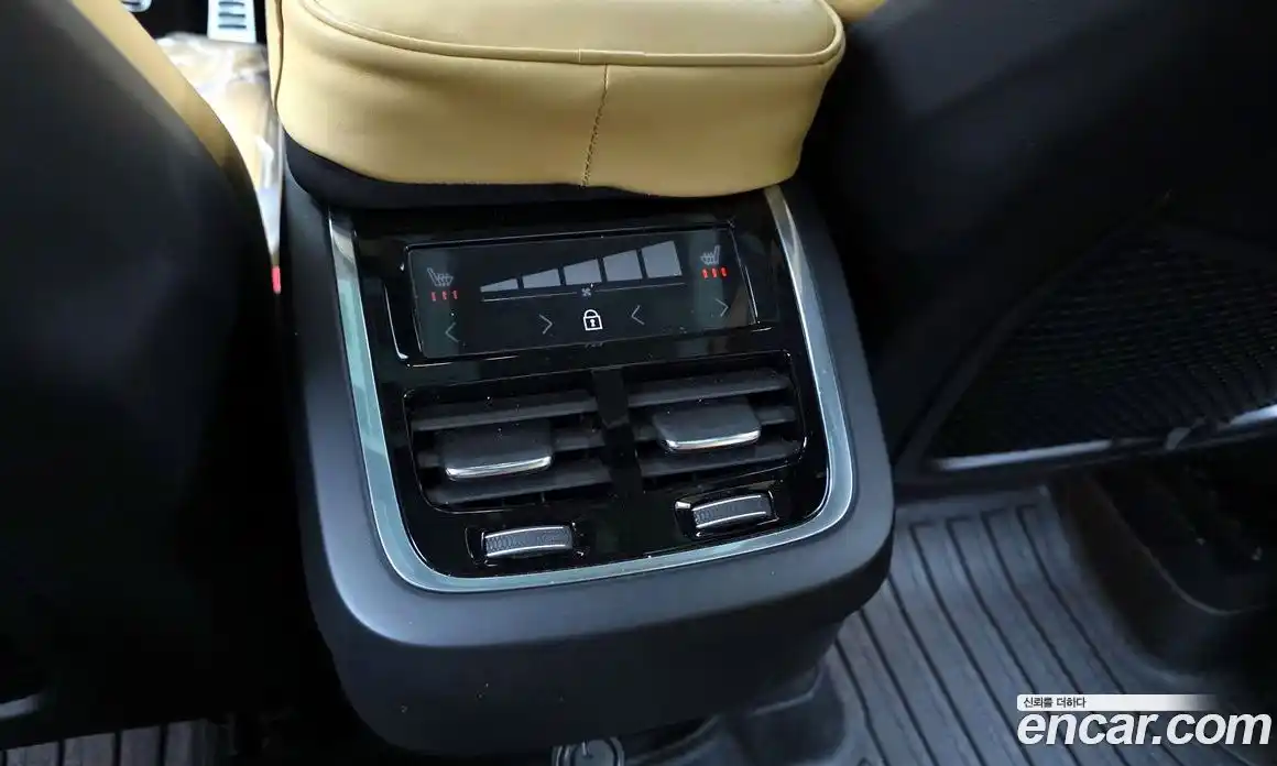 Volvo XC60 2022 2.0 автомат (гидро), фото 24