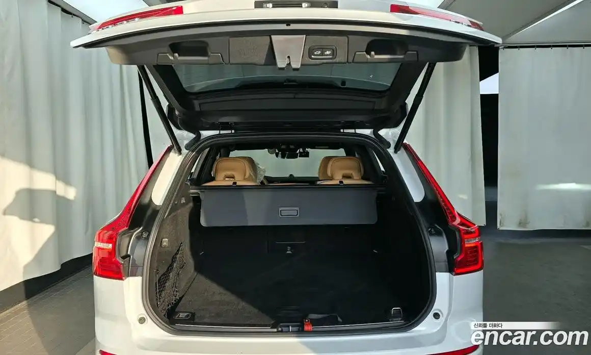 Volvo XC60 2022 2.0 автомат (гидро), фото 26