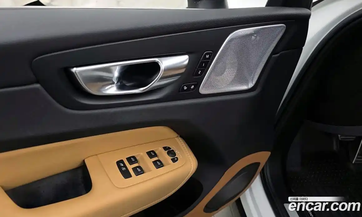 Volvo XC60 2022 2.0 автомат (гидро), фото 29