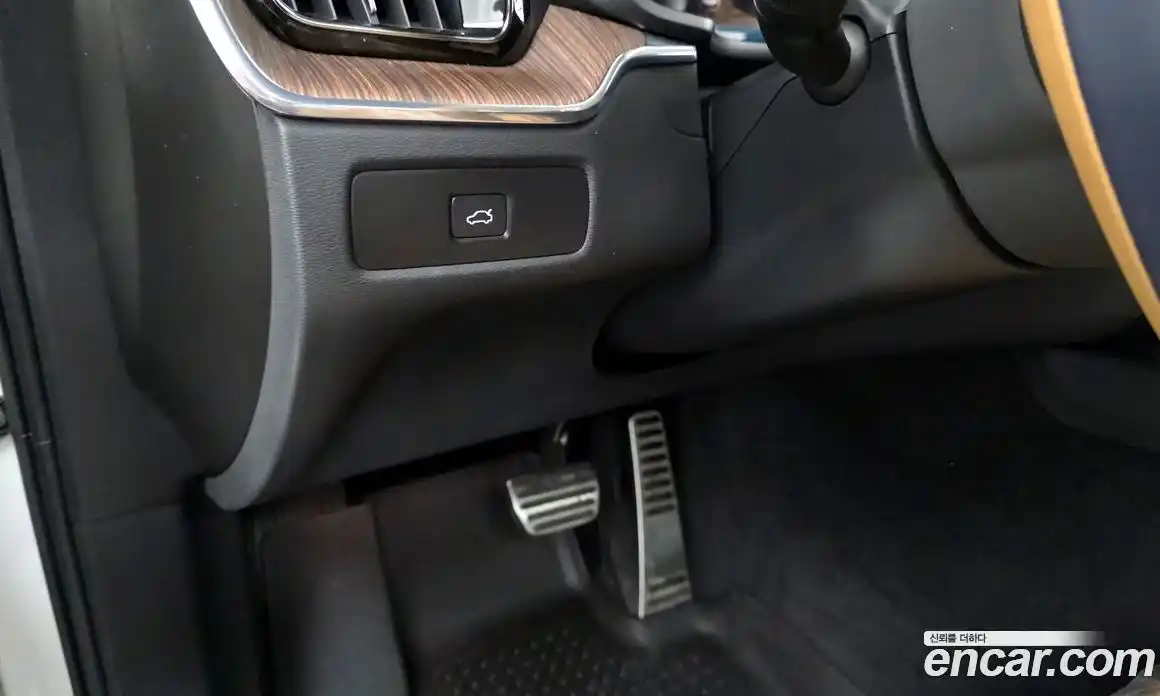 Volvo XC60 2022 2.0 автомат (гидро), фото 31