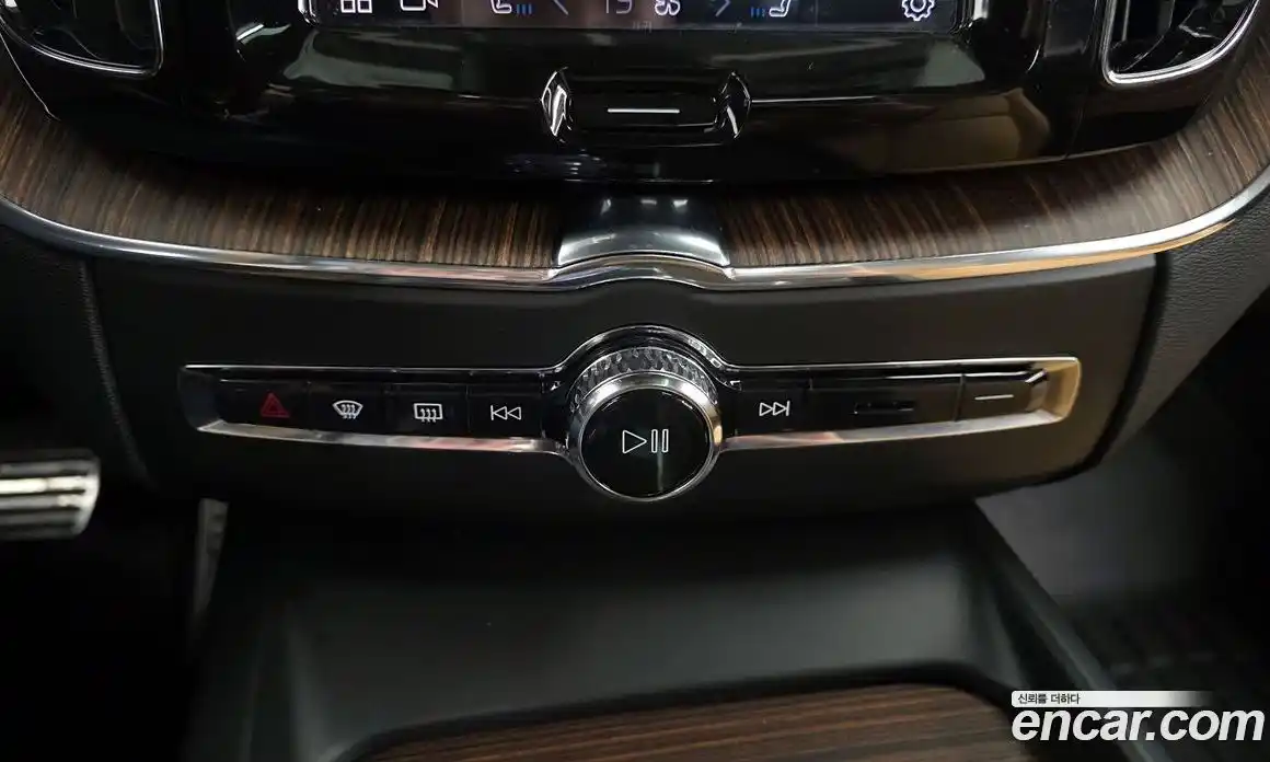 Volvo XC60 2022 2.0 автомат (гидро), фото 33