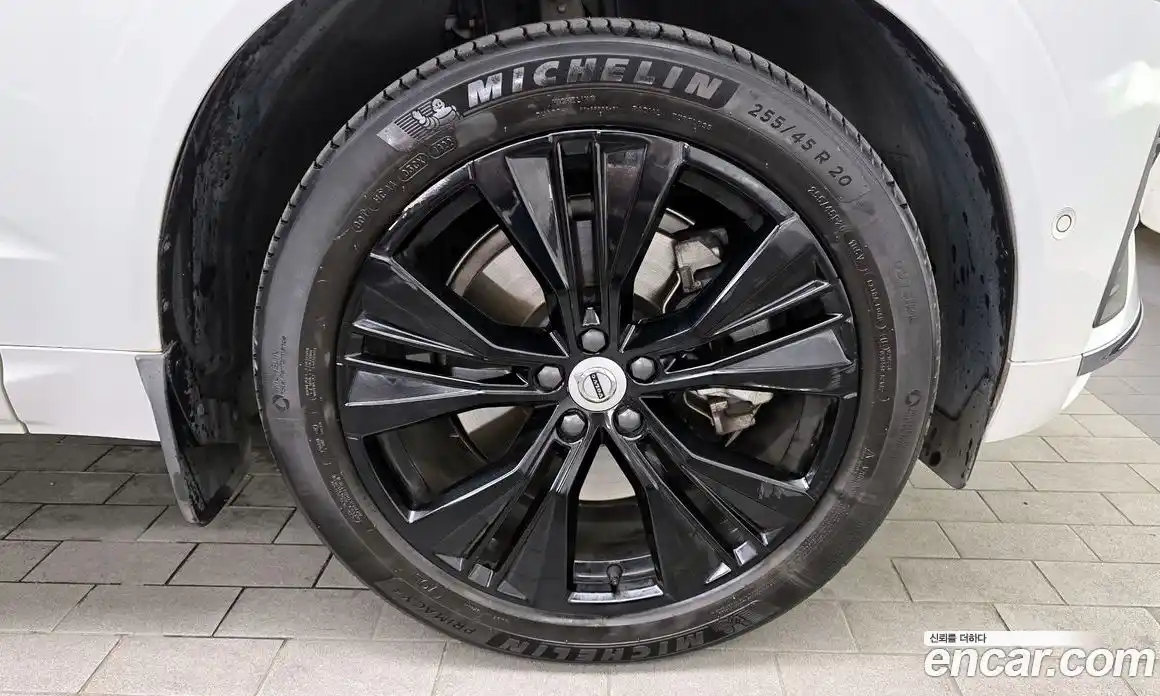 Volvo XC60 2022 2.0 автомат (гидро), фото 7