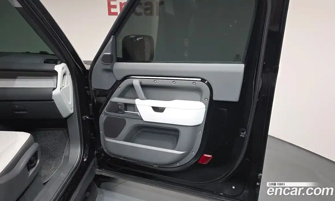 Land Rover Defender 2025 3.0 автомат (гидро), фото 14