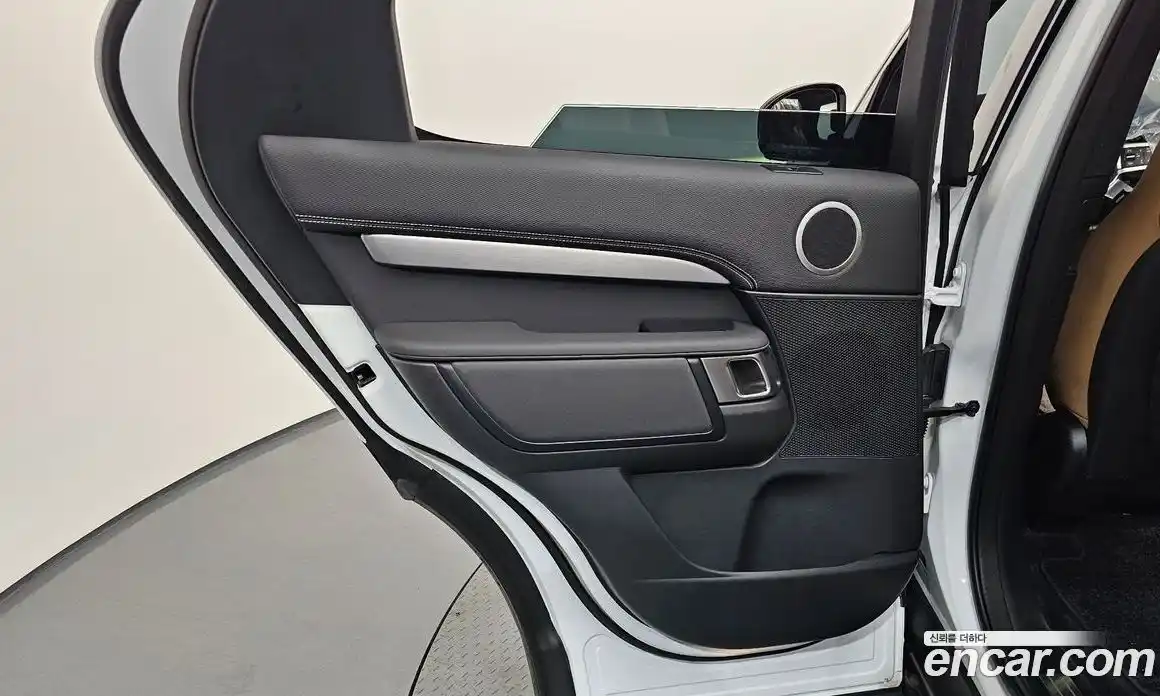 Land Rover Discovery 2025 3.0 автомат (гидро), фото 15
