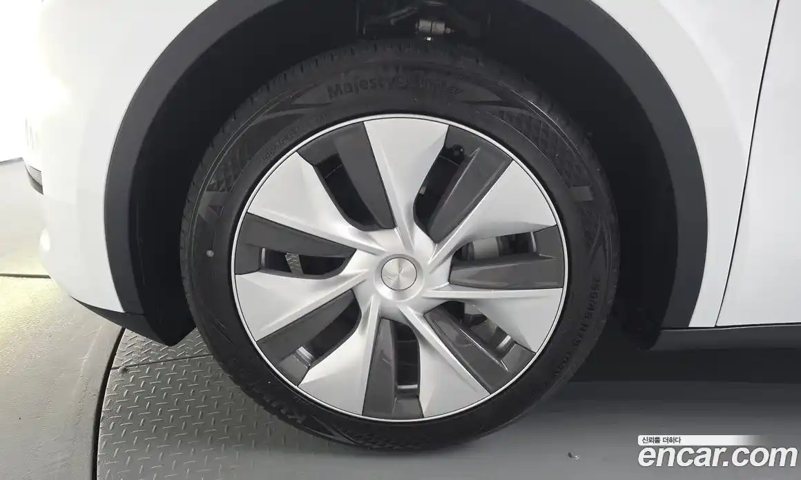 Tesla Model Y 2024 0.2 гидро, фото 4