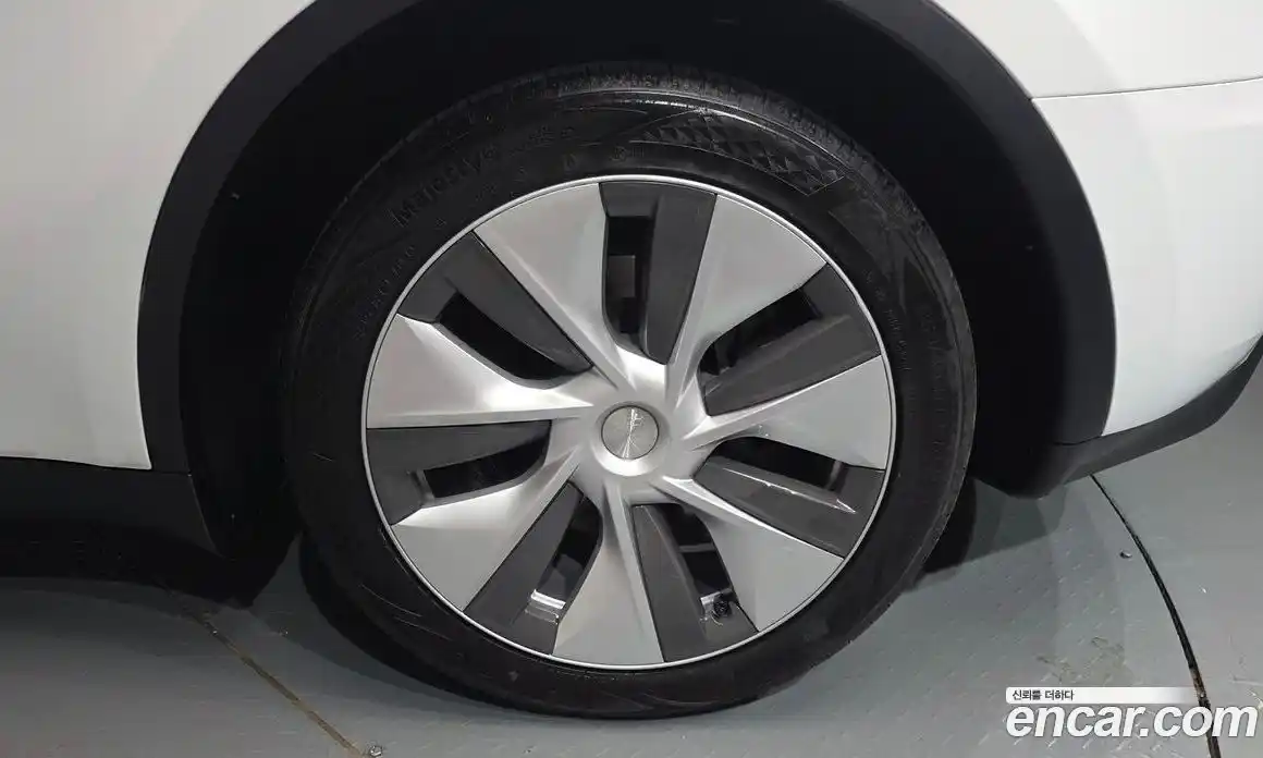 Tesla Model Y 2024 0.2 гидро, фото 6