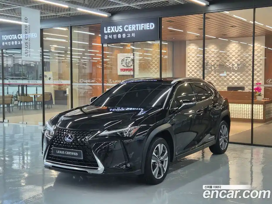 Lexus UX 2022 0.2 вариатор, фото 1