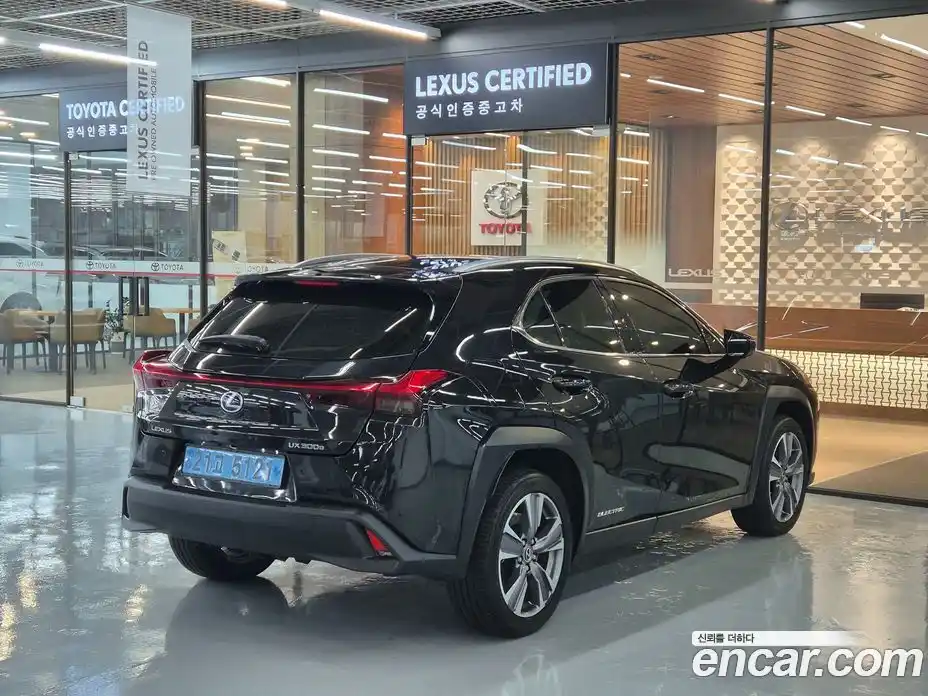 Lexus UX 2022 0.2 вариатор, фото 2