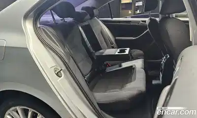 Volkswagen Jetta 2011 1.6 автомат (гидро), миниатюра 12