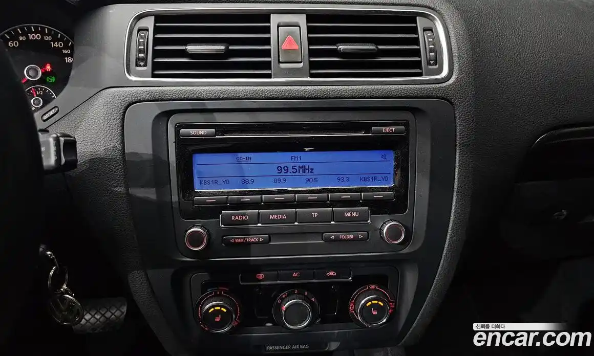 Volkswagen Jetta 2011 1.6 автомат (гидро), фото 15