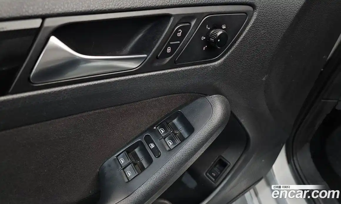 Volkswagen Jetta 2011 1.6 автомат (гидро), фото 16