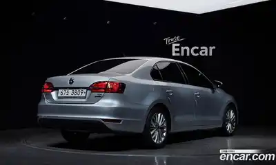 Volkswagen Jetta 2011 1.6 автомат (гидро), миниатюра 2