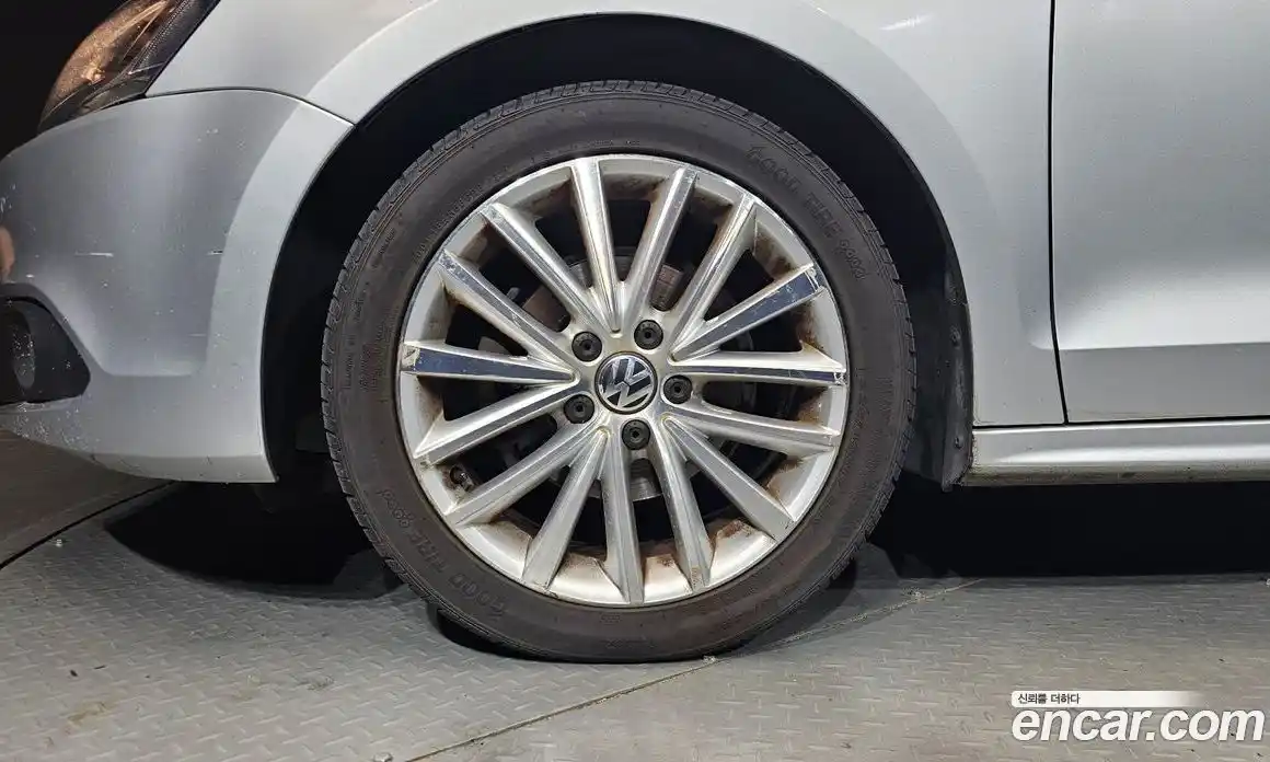 Volkswagen Jetta 2011 1.6 автомат (гидро), фото 5