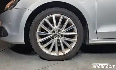 Volkswagen Jetta 2011 1.6 автомат (гидро), миниатюра 5