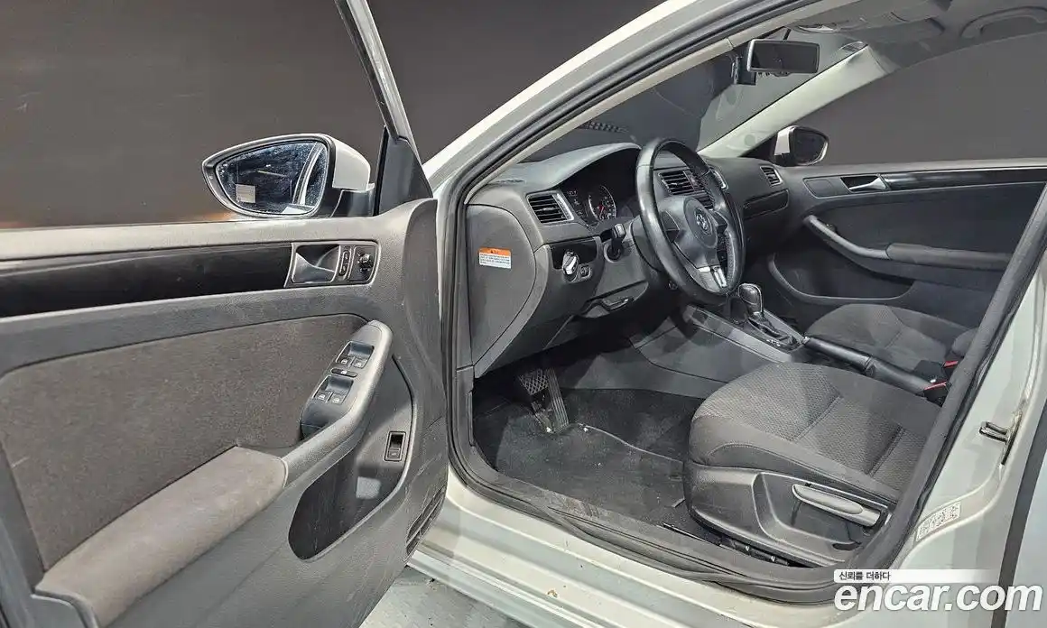 Volkswagen Jetta 2011 1.6 автомат (гидро), фото 10