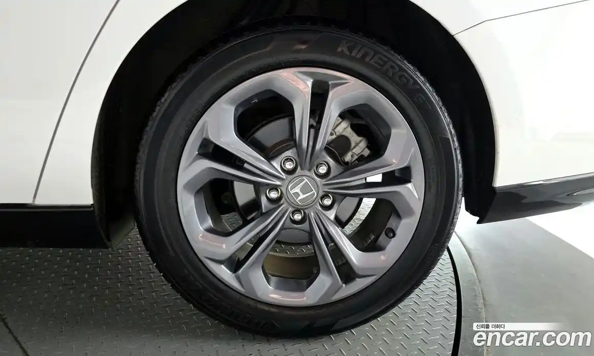 Honda Accord 2024 1.5 автомат (гидро), фото 7