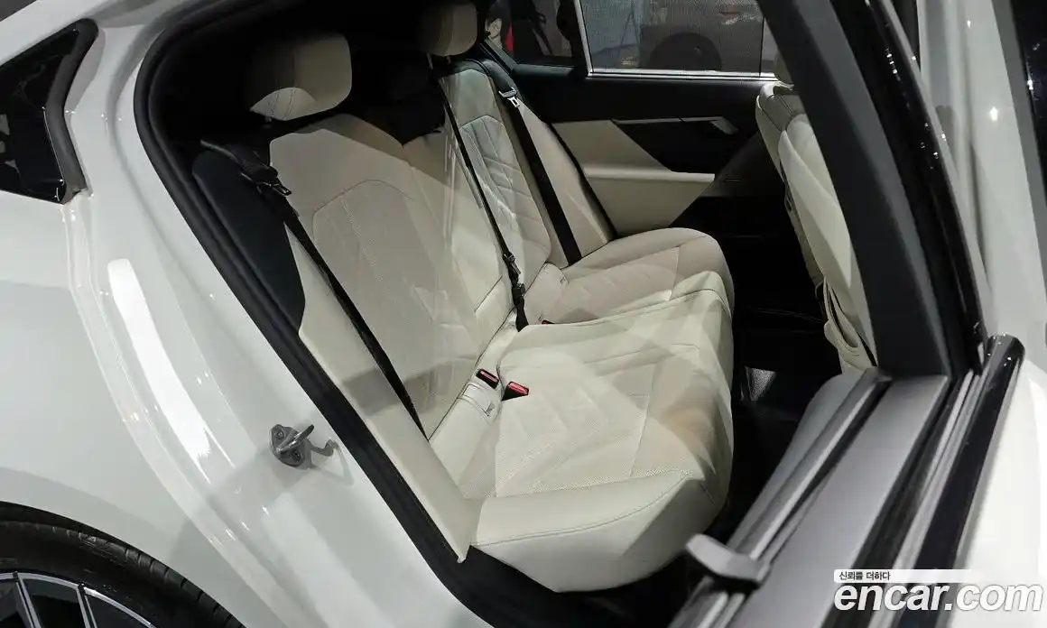BMW i5 2025 0.2 автомат (гидро), фото 12