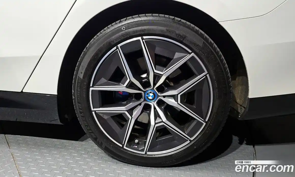 BMW i5 2025 0.2 автомат (гидро), фото 5