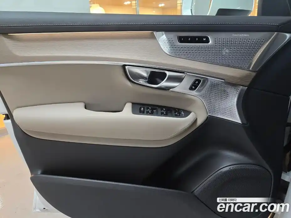 Volvo XC90 2025 2.0 автомат (гидро), фото 15