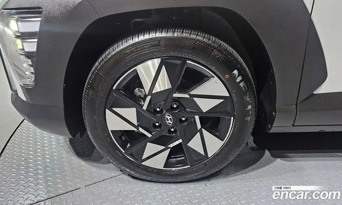 Hyundai Kona 2025 1.6 автомат (гидро), фото 5