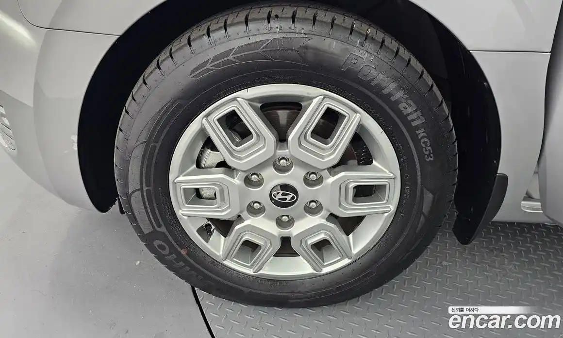 Hyundai Staria 2025 2.2 автомат (гидро), фото 5