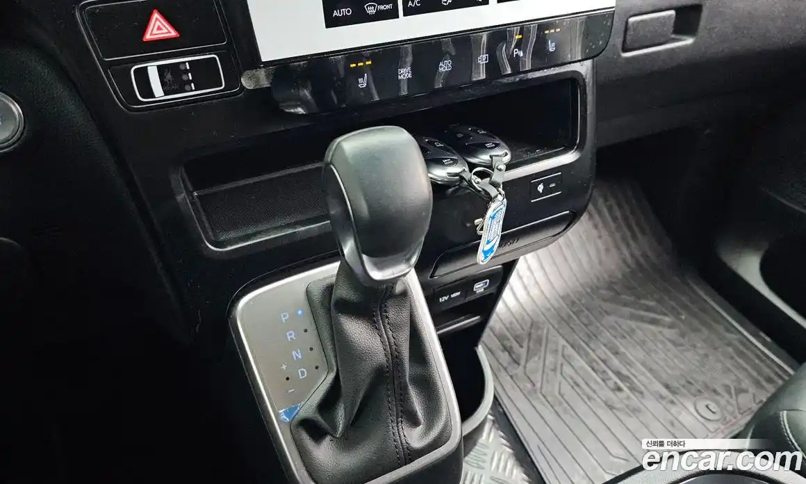 Hyundai Staria 2025 2.2 автомат (гидро), фото 9