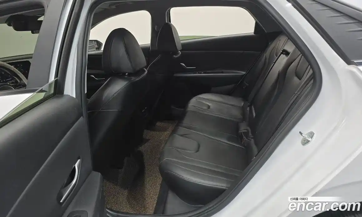 Hyundai Avante 2021 1.6 автомат (гидро), фото 11
