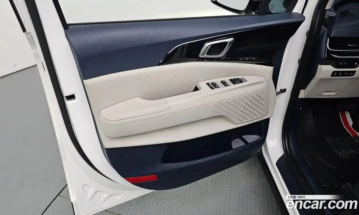 Kia Carnival 2025 1.6 автомат (гидро), фото 14