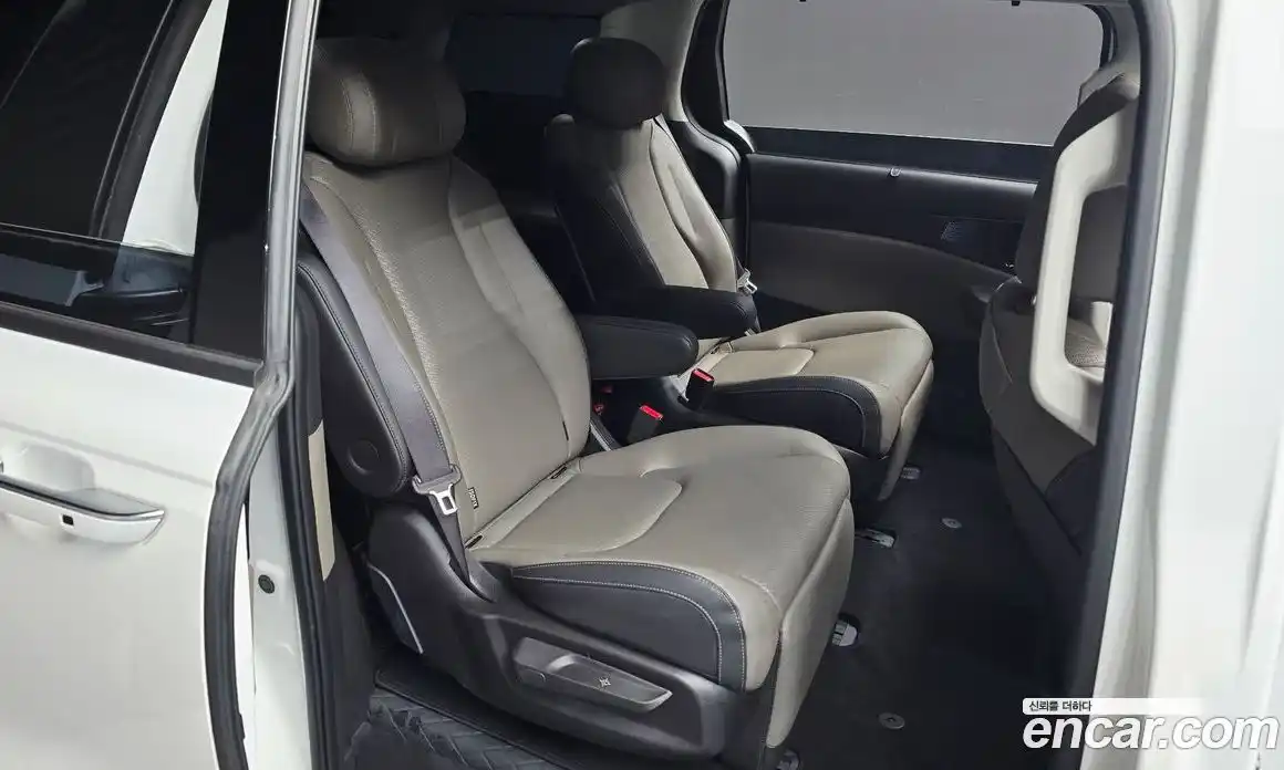 Kia Carnival 2025 1.6 автомат (гидро), фото 16
