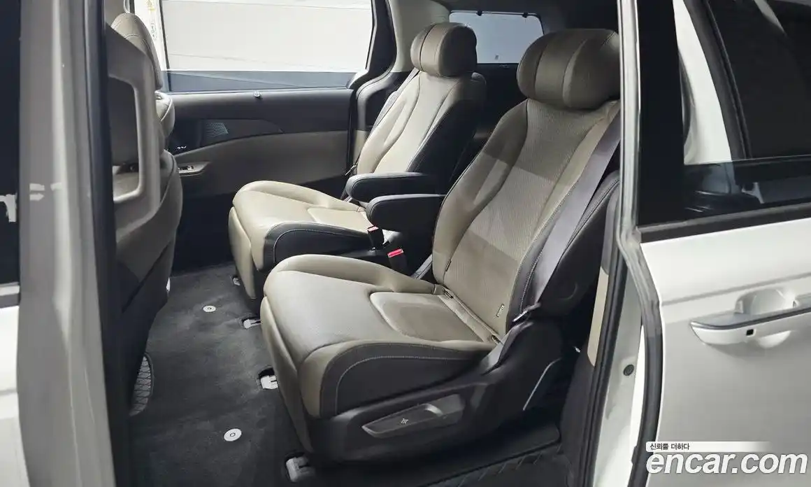 Kia Carnival 2025 1.6 автомат (гидро), фото 17