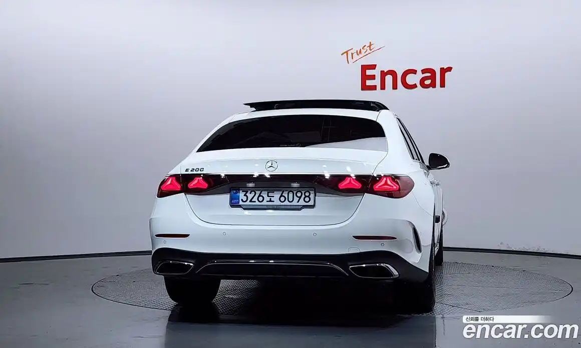 Mercedes-Benz E-Class 2025 2.0 гидро, фото 4