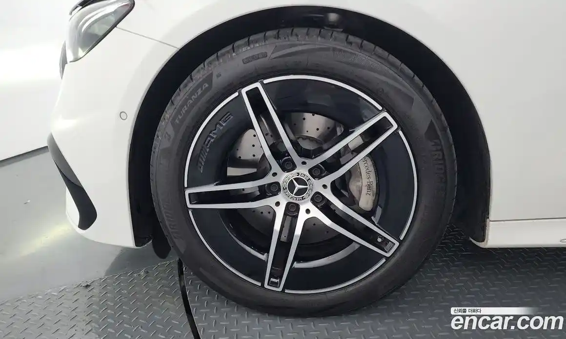 Mercedes-Benz E-Class 2025 2.0 гидро, фото 5