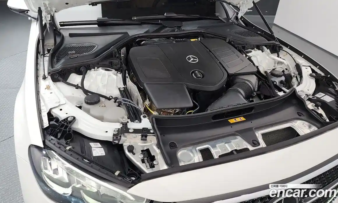 Mercedes-Benz E-Class 2025 2.0 гидро, фото 6