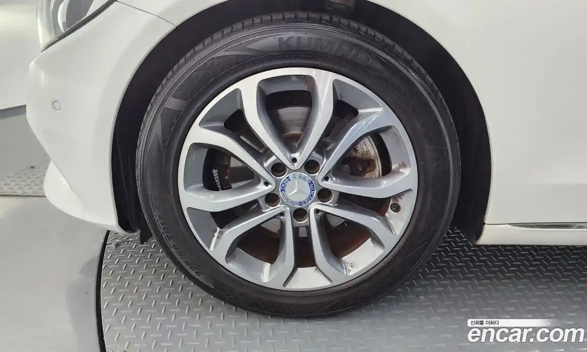 Mercedes-Benz C-Class 2017 2.1 гидро, фото 4 Mercedes-Benz C-Class 2017 2.1 гидро, фото 4