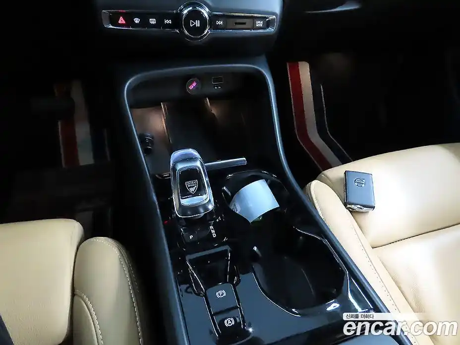 Volvo XC40 2021 2.0 автомат (гидро), фото 13