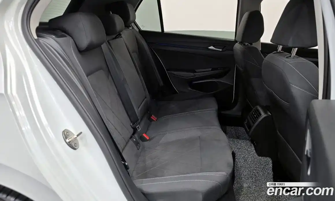 Volkswagen Golf 2024 2.0 автомат (гидро), фото 11