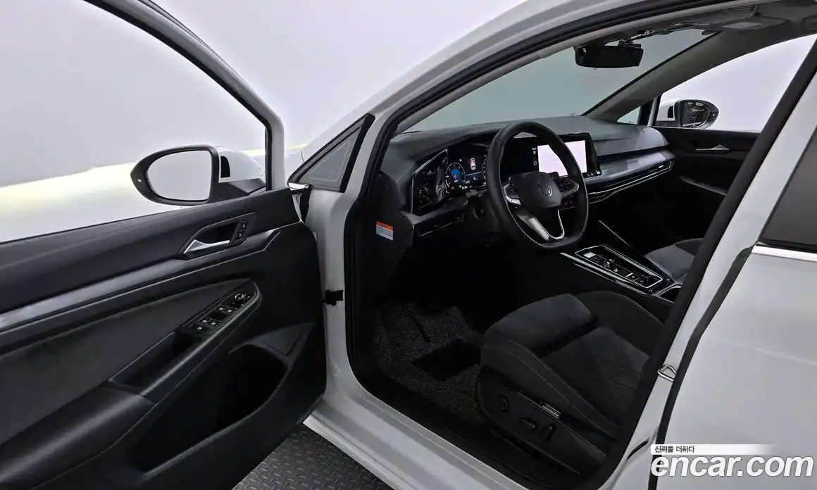 Volkswagen Golf 2024 2.0 автомат (гидро), фото 10