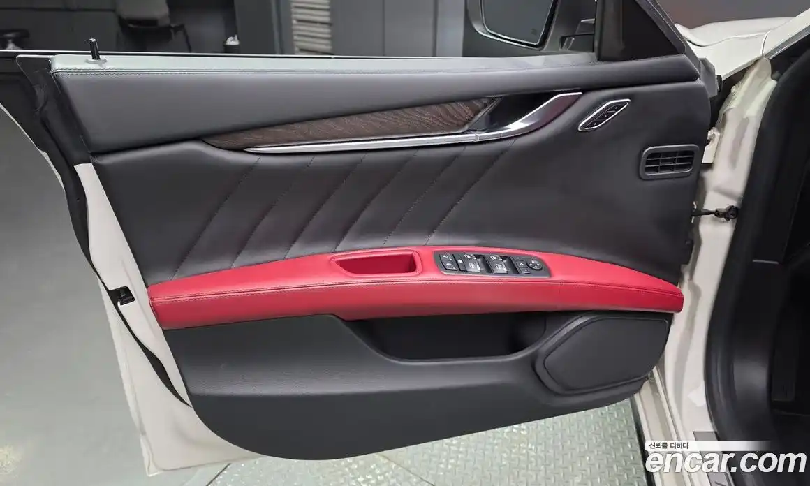 Maserati Ghibli 2019 3.0 гидро, фото 14