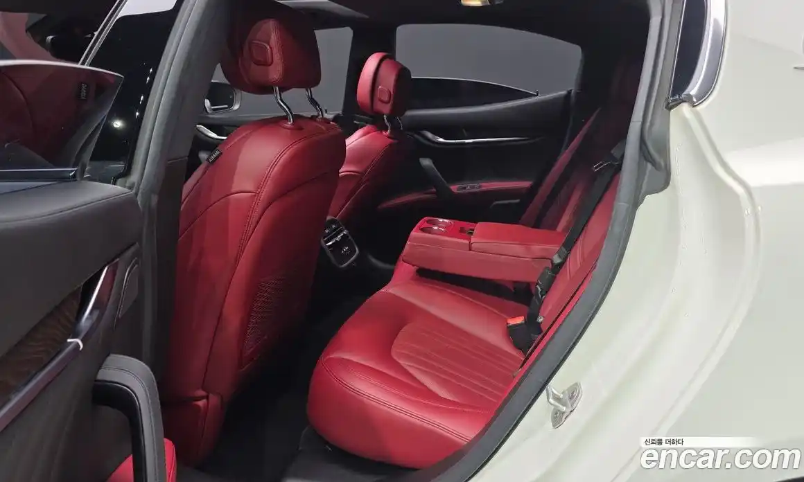 Maserati Ghibli 2019 3.0 гидро, фото 16