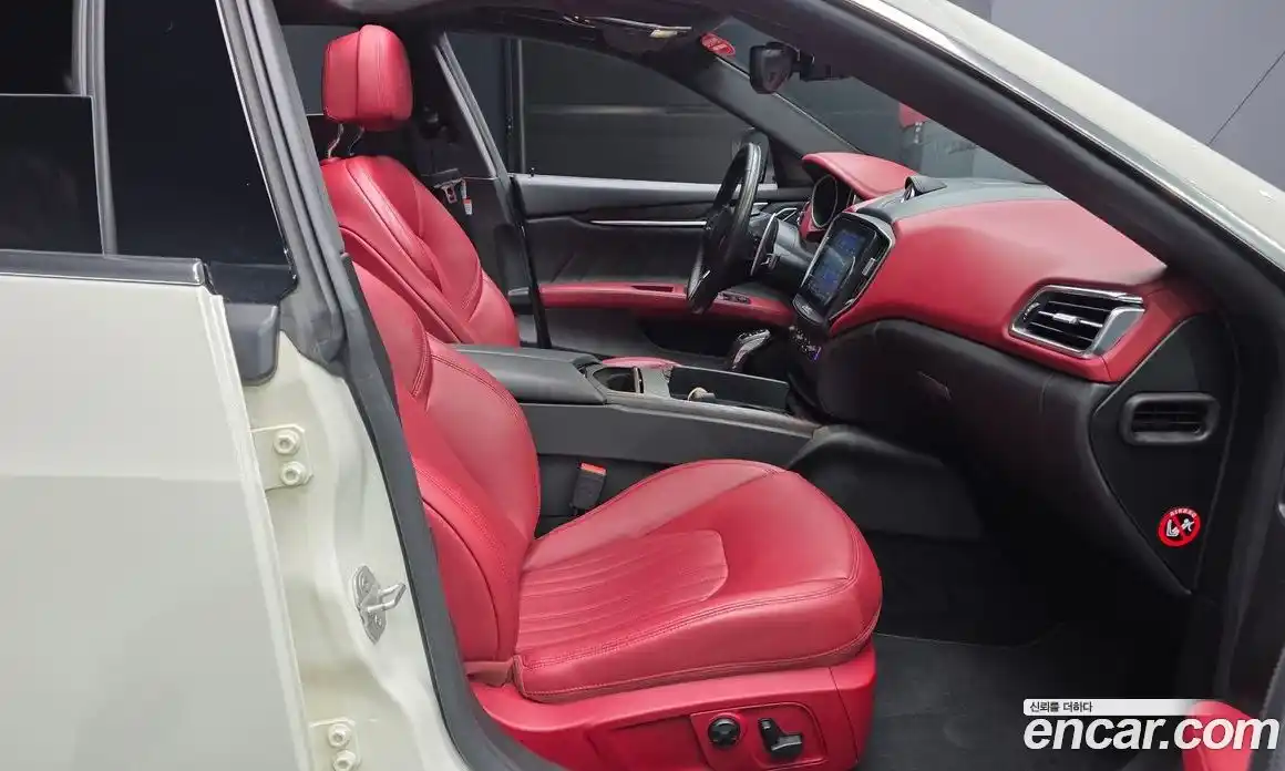 Maserati Ghibli 2019 3.0 гидро, фото 17