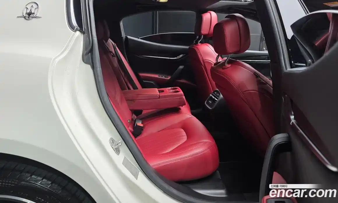 Maserati Ghibli 2019 3.0 гидро, фото 18
